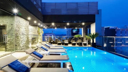 Bể bơi ngoài trời tại Alana Nha Trang Hotel