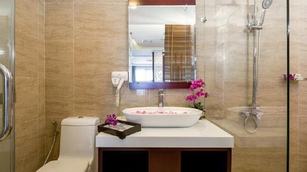 Phòng tắm sạch sẽ, tiện nghi