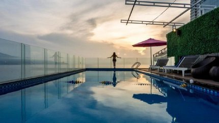 Hồ bơi tại khu nghỉ dưỡng