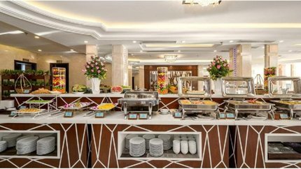 Quầy buffet đa dạng ẩm thực