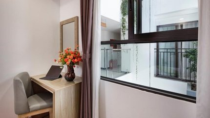 Góc làm việc và view cửa sổ