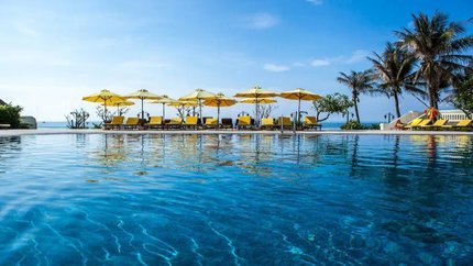 Hồ bơi ngoài trời