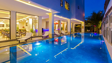 Bể bơi ngoài trời