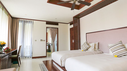 Deluxe Pool View Room