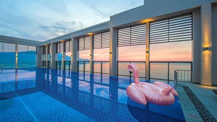 Bể bơi vô cực ngoài trời