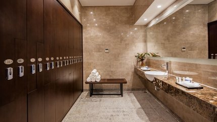 Khu vực gửi đồ phòng xông hơi