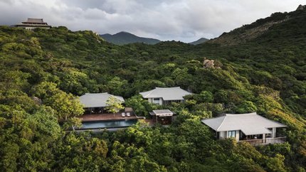 Toàn cảnh của Three-Bedroom Pool Residence