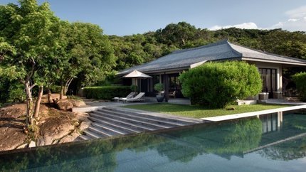 Phong cảnh hữu tình tại Four-Bedroom Pool Residence