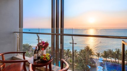 Ban công rộng đón nắng