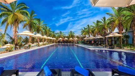 Hồ bơi ngoài trời diện tích rộng