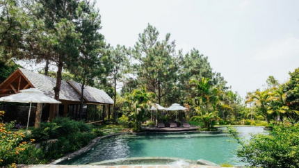 Hồ Bơi Ngoài Trời