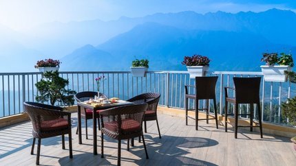 Nhà hàng view núi trời
