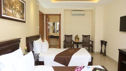 Phòng Deluxe tại Ambassador Saigon Hotel