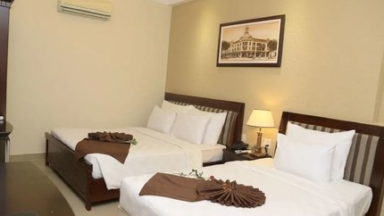 Superior Without Window Triple Room với gam màu nâu trắng