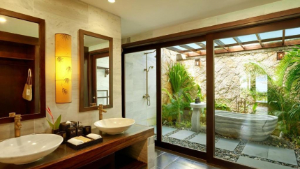 Bồn tắm ngoài sân vườn riêng tư