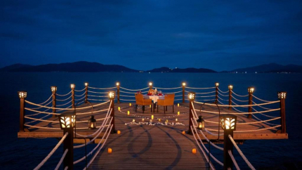 Thưởng thức bữa tối ngoài trời lãng mạn