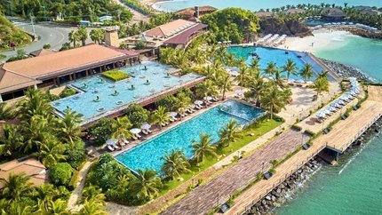 Khu nghỉ dưỡng nằm sát biển