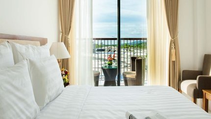 Phòng có ban công nhìn ra biển