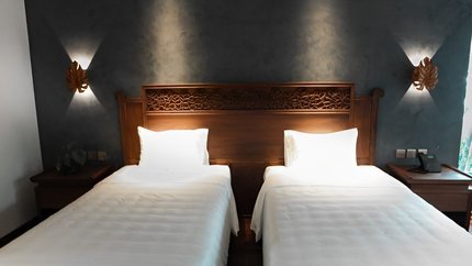 Phòng được bài trí đơn giản nhưng tinh tế