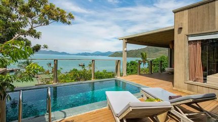 Bể bơi riêng hướng biển