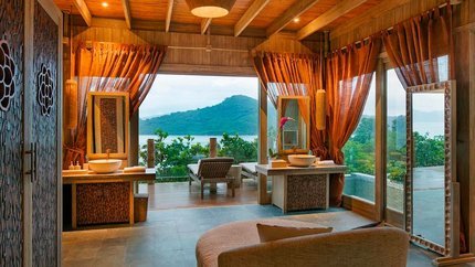 Phòng tắm được thiết kế sang trọng