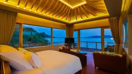 Phòng ngủ 1 với 2 ban công hướng biển