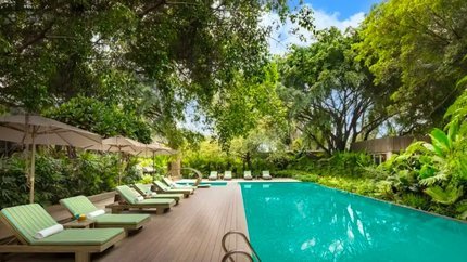 Bể bơi ngoài trời