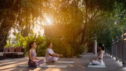 Hoạt động tập yoga