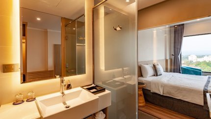 Phòng tắm thiết kế kính trong độc đáo