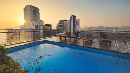 Bể bơi ngoài trời