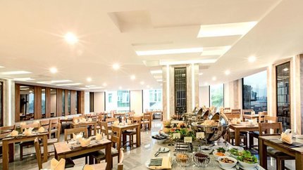 Buffet sáng đa dạng món ăn