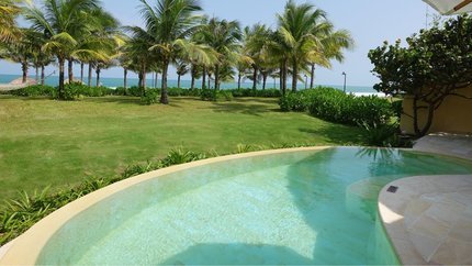 Bể bơi riêng tại villa