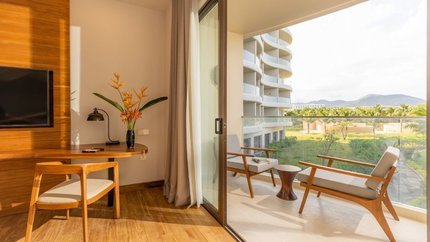 Phòng có ban công hướng vườn