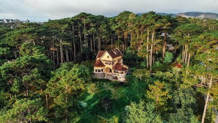 Toàn cảnh resort giữa rừng thông