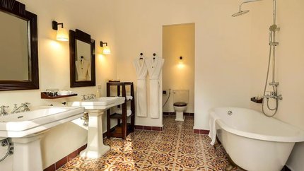 Phòng vệ sinh hiện đại với đầy đr tiện nghi