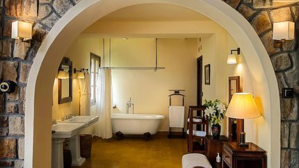 Phòng với thiết kế cổ điển tạo nét sang trọng và ấm áp