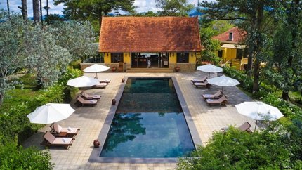 Bể bơi ngoài trời