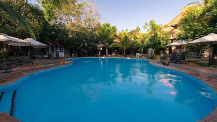 Bể bơi ngoài trời