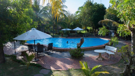 Hồ Bơi Ngoài Trời