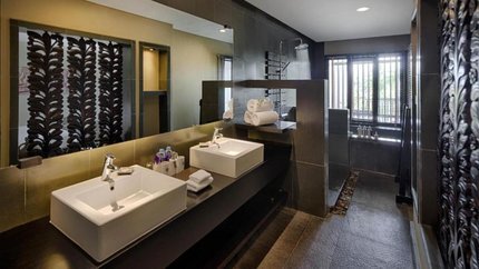 Phòng vệ sinh được thiết kế sang trọng