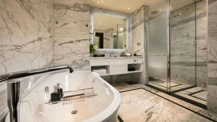 Phòng vệ sinh được trang bị nội thất hiện đại