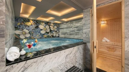 Khu vực bể sục và xông hơi