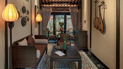 Phòng khách được thiết kế theo chủ đề nhạc cụ dân tộc