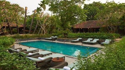 Bể bơi ngoài trời