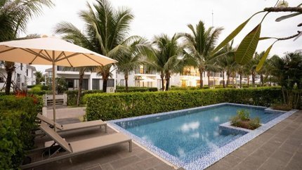 Bể bơi riêng tại villa