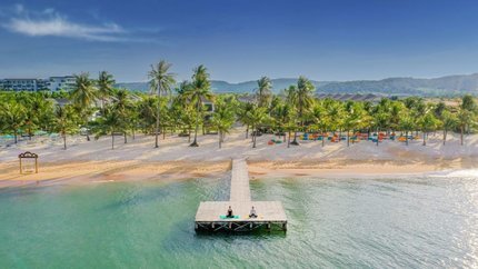 Khu nghỉ dưỡng tọa lạc tại Bãi Trường