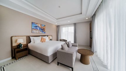 Phòng ngủ trang bị đầy đủ tiện nghi