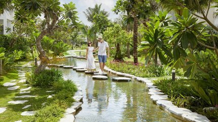 Đi dạo quanh resort