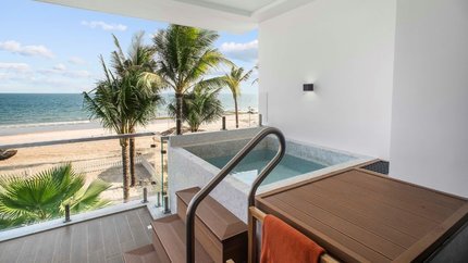 Bể sục với view hướng biển