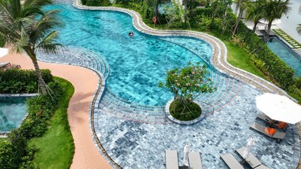 Hồ bơi ngoài trời